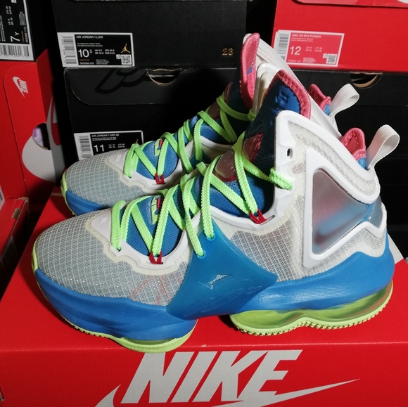 NIKE AIR LEBRON 19 WOMEN US SIZE 7.5 WORE 3 TIMES ONLY NO BOX DUE ITS DAMAGED - Picture 11 of 13